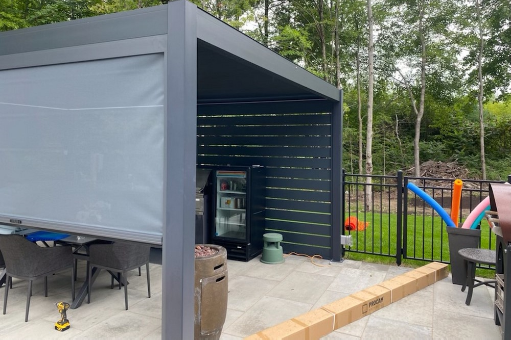 Pergola avec moustiquaire