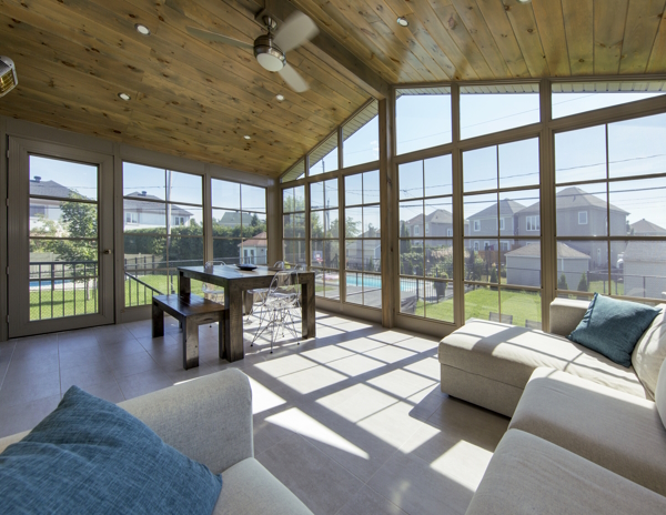 Solarium 3 saisons lumineux avec fenêtres coulissantes